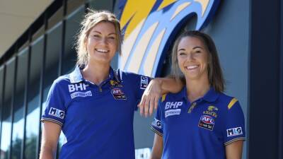 Ireland's Kelly sisters cross the globe for 'once-in-a-lifetime opportunity' to play in the AFLW - abc.net.au - Australia - Ireland