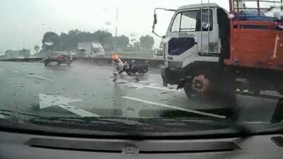 El milagro de un motorista para salvar la embestida de un camión - en.as.com - Argentina - Madrid