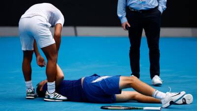 Jakub Menšík - Epic junior boys' final ends with lovely sportsmanship at Australian Open after player collapses with cramps - eurosport.com - Britain - Usa - Australia - Czech Republic