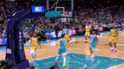 Las cosas de LaMelo: broche con mucha clase para una contra espectacular - en.as.com - Argentina - Madrid