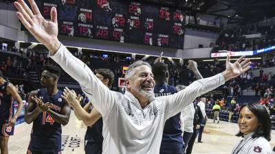 Bruce Pearl - Bruce Pearl is Auburn coach 'for life,' school's AD says - foxnews.com - state Tennessee - state Mississippi - state Oklahoma - county Oxford