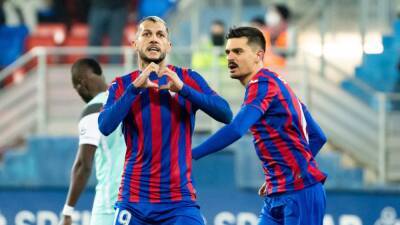 El Huesca - El Eibar - Smartbank De-Laliga - Eibar 2 - Huesca 1: resumen, goles y resultado de LaLiga SmartBank - en.as.com