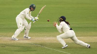 Women's Ashes Test live updates: Australia at the crease with England sensing opportunity on day four in Canberra - abc.net.au - Australia -  Canberra