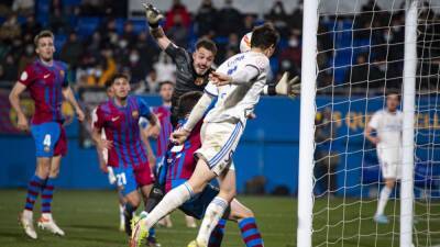 Johan Cruyff - Miguel Gutiérrez - El Castilla regala el mini-Clásico - en.as.com -  Santos