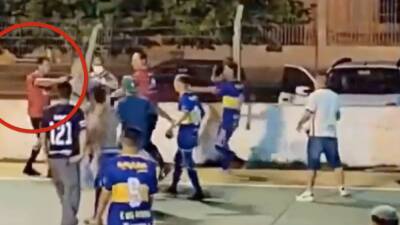 Bochorno en Brasil: un árbitro agrede y apunta con una pistola a varios jugadores - en.as.com - Argentina - Madrid