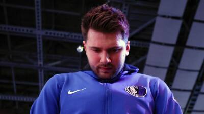 Luka Doncic - Kristaps Porzingis - Jalen Brunson - Charles Barkley - Dallas protesta por Doncic - en.as.com
