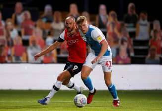 Karl Robinson - Exclusive: Oxford United in transfer talks for 32-year-old Championship forward - msn.com -  Luton