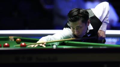 Zhao Xintong leads Yan Bingtao 8-0 after extraordinary first session in German Masters final