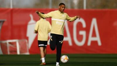 SEVILLA Martial ya se entrena como sevillista - en.as.com
