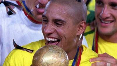 Roberto Carlos - Roberto Carlos: Brazil legend set to make appearance for Shropshire pub team - bbc.com - France - Brazil - India -  Delhi