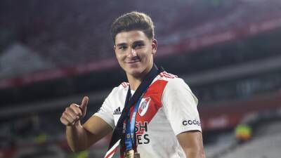Sergio Aguero - Gonzalo Higuain - Julian Alvarez - Manchester City sign Julian Alvarez, nicknamed 'The Spider', from River Plate on a five-and-a-half-year deal - eurosport.com - Manchester - Usa - Argentina - Chile