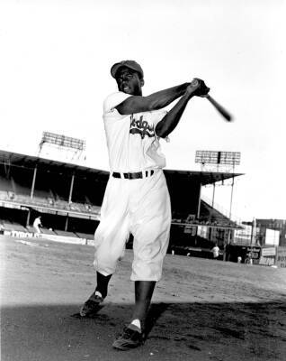 Vandalized plaque honoring Jackie Robinson to be displayed in Kansas City