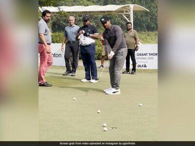 Carlos Alcaraz - Jannik Sinner - Kapil Dev - Watch: MS Dhoni Shows Off His Golf Skills In Kapil Dev's Tournament - sports.ndtv.com - Usa - India - county Arthur - county Ashe -  Chennai