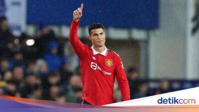 Cristiano Ronaldo - MU Bungkam Everton 2-1, Ronaldo Cetak Gol ke-700 - sport.detik.com - Manchester