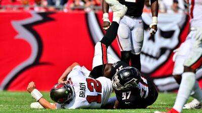 Falcons lineman 'unnecessarily' threw Tom Brady to ground, ref says