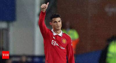 Cristiano Ronaldo's 700th club goal gives Manchester United win at Everton