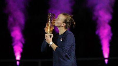 Tennis-Krejcikova back in business with victory over Swiatek