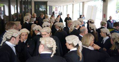 Barristers call off strike action after accepting government pay offer