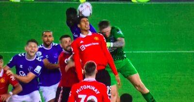 Everton 1-2 Man Utd: Raphael Varane's first touch was heroic piece of defending