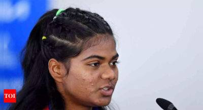 U-17 Women's World Cup: Girl from Red zone dribbles past poverty to be India captain - timesofindia.indiatimes.com - Usa - India