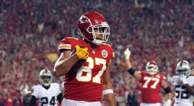 Travis Kelce's four touchdowns help Chiefs secure comeback win over Raiders