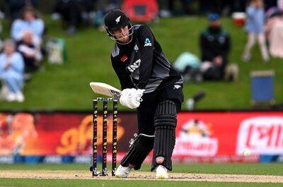 Allen smacks six sixes as New Zealand power past Pakistan