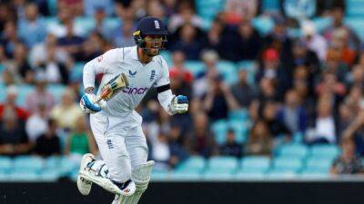 Cricket-England hand Foakes, Livingstone first central contracts