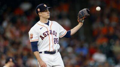 Astros' pitcher out of playoffs after breaking hand during locker punch