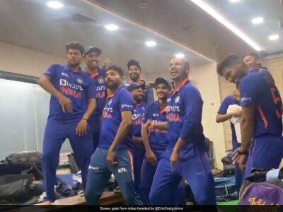 Watch: Shikhar Dhawan Dances To 'Bolo Tara Ra Ra' Song With Teammates Post India's ODI Series Win vs South Africa