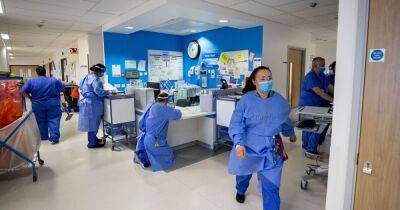 NHS 'in danger of collapse' amid exodus of senior medics, warn experts - manchestereveningnews.co.uk - Britain