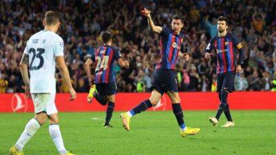 Robert Lewandowski - Robin Gosens - Alessandro Bastoni - Lewandowski late show keeps Barcelona hopes alive - channelnewsasia.com - Spain