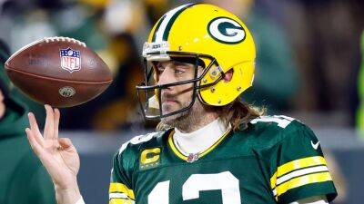 Aaron Rodgers dealing with thumb injury, missed Wednesday practice