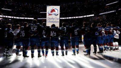 Colorado Avalanche raise Stanley Cup banner before opener