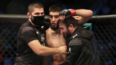 Khabib Nurmagomedov expects Islam Makhachev to 'roll over' Charles Oliveira at UFC 280