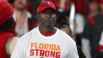 Tom Brady - Aaron Rodgers - Mike Tomlin - Kenny Pickett - Cliff Welch - Matt Rhule - Todd Bowles - Joe Sargent - Steve Wilks - Bucs’ Todd Bowles on coaching against Mike Tomlin: 'We coach ball. We don't look at color' - foxnews.com - Florida - state Pennsylvania - county Bay