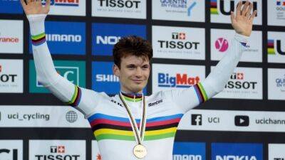 Bibic becomes 1st Canadian to win gold in men's scratch race at Track Cycling World Championships