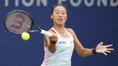 Tennis-Swiatek downs Zheng to reach San Diego quarters