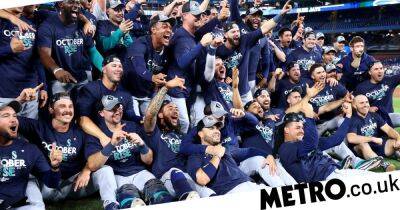 Hawaii-oh no the Seattle Mariners beat the Toronto Blue Jays