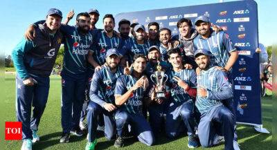 Tim Southee - Michael Bracewell - Finn Allen - Pakistan beat hosts New Zealand to win tri-series and send T20 World Cup warning - timesofindia.indiatimes.com - Australia - New Zealand - India - Bangladesh - Pakistan - county Kane
