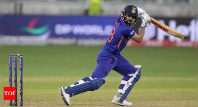 Rohit Sharma - Virat Kohli maintains highest fitness standards while 23 of his colleagues checked in at NCA for rehab in 2021-22 season - timesofindia.indiatimes.com - Washington - India -  Washington