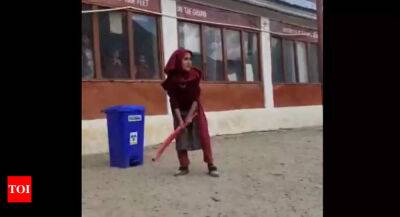 Watch: 'Virat Kohli' wannabe schoolgirl from Ladakh bats like a pro - timesofindia.indiatimes.com - India