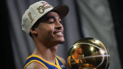 Jordan Poole inks four-year, $140 million extension with Warriors.