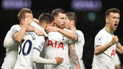 Harry Kane on target as Spurs maintain pressure on Premier League leaders