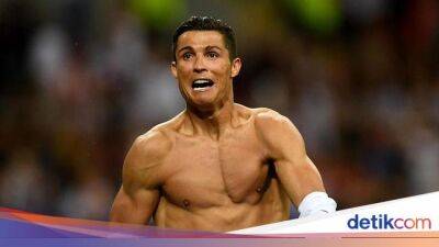 Cerita Ronaldo Telanjang Dada Depan Cermin, lalu Muncul Nama Messi