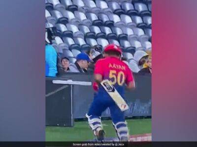 David Wiese - Bas De-Leede - Watch: UAE Batter Hilariously Trips Over Boundary Rope After Dismissal In T20 World Cup - sports.ndtv.com - Netherlands - Namibia - Uae - Sri Lanka