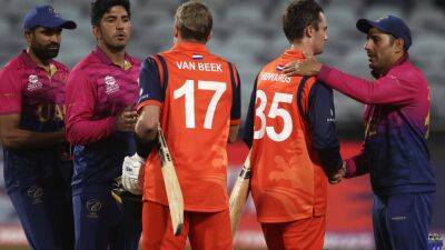 Scott Edwards - Sri Lankans - Bas De-Leede - Junaid Siddique heroics in vain as UAE freeze on T20 World Cup opening night - thenationalnews.com - Netherlands - Australia - Namibia - Uae