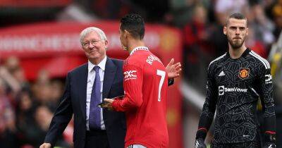 Cristiano Ronaldo and David de Gea presented awards by Sir Alex Ferguson before Man United vs Newcastle