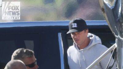 Tom Brady arrives in Pittsburgh alone, misses morning walkthrough