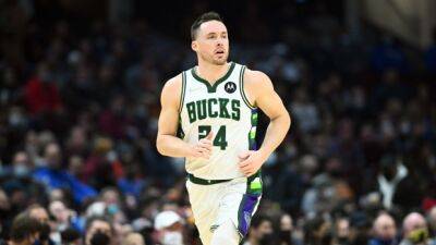 Bucks' Connaughton to miss about three weeks with strained calf