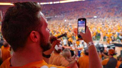 Tennessee beats Alabama -- Celebratory cigars and a party 16 years in the making - espn.com - state Tennessee - state Alabama
